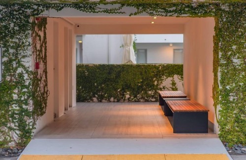 Key Biscayne Apartment | ONE BEDROOM KING-STEPS AWAY FROM THE BEACH
