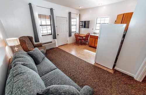 Spring City Cabin | One Bedroom Lake Cabin