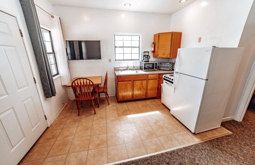 Spring City Cabin | One Bedroom Lake Cabin