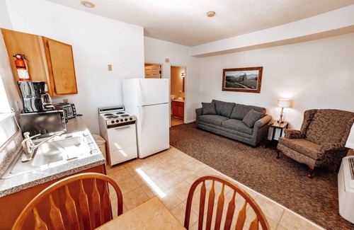 Spring City Cabin | One Bedroom Lake Cabin