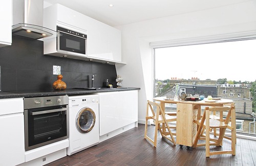 Hammersmith Broadway Apartment | One bedroom Penthouse with balcony
