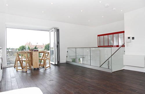 Hammersmith Broadway Apartment | One bedroom Penthouse with balcony