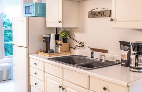 Decatur Apartment | One bedroom suite. Rural, quiet and private.