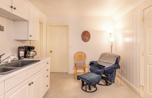Decatur Apartment | One bedroom suite. Rural, quiet and private.