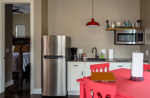 Dripping Springs House | One Bedroom with Amazing Views and fireplace