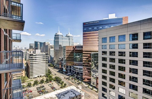 Southgate Apartment | One bedroom with a Study apartment - Medical Center Houston, TX - Rooftop Pool