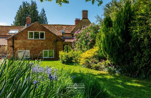 West Heslerton House | One bedroomed holiday cottage that sleeps up to 2, with off road car parking and shared indoor pool