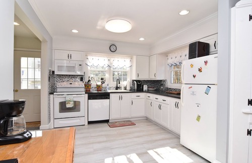 Rehoboth by the Sea House | ONE BLOCK TO BEACH-REHOBOTH BY THE SEA-PET FRIENDLY-BOOK NOW FOR 10% DISCOUNT!