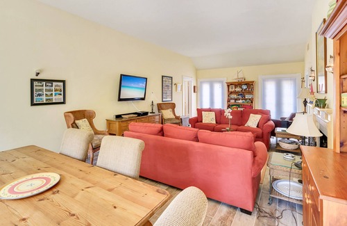 Old Naples Cottage | One Block to the Beach