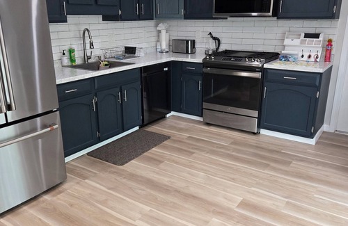 Bayville House | ONE BLOCK TO BEACH. Charming 3-bedroom house with WiFi and AC. Ocean Gate NJ