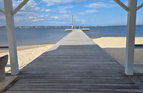 Bayville House | ONE BLOCK TO BEACH. Charming 3-bedroom house with WiFi and AC. Ocean Gate NJ