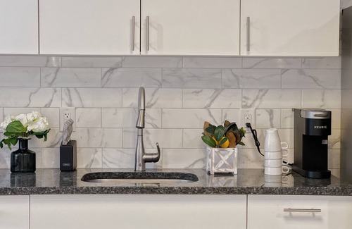 Poplar Apartment | One-BR near CenterCity, Chinatown: Unit B