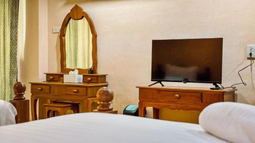 Bang Khun Phrom Hotel | One Deves