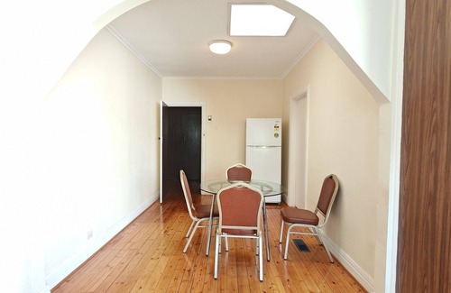 Melbourne House | One Family Suite in Melbourne｜Walk to Camberwell Market & Deakin｜Free Parking