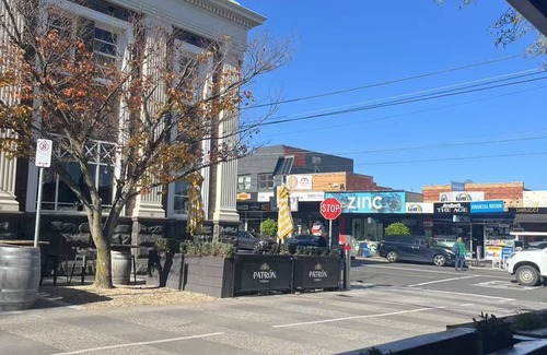 Melbourne House | One Family Suite in Melbourne｜Walk to Camberwell Market & Deakin｜Free Parking