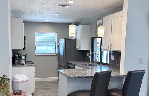 Jupiter Bay Condo | One level villa. Clubhouse, pool, tennis. Barbeque on patio. Two parking spaces.