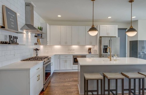 Nashville House | One Mile to Broadway/2 Rooftop Decks/9 Beds