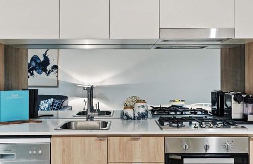 Newstead Apartment | One Oak has a unique design 1 bedroom apartment with stunning European inspired pool and sundeck