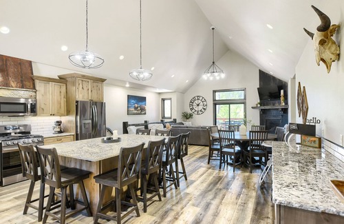 Deadwood Cabin | One-Of-A-Kind Custom 5100 Sq. Ft. Lodge W/Slide, Fire-pit, and Hot Tub!