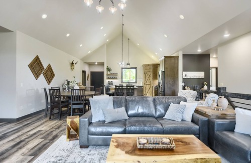 Deadwood Cabin | One-Of-A-Kind Custom 5100 Sq. Ft. Lodge W/Slide, Fire-pit, and Hot Tub!