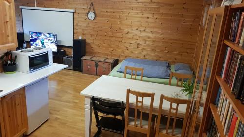 Kvernaland Apartment | One-room cabin without shower
