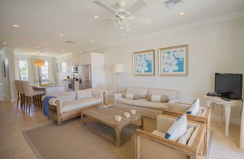 Palm Cay House | One step from the Beach in Paradise