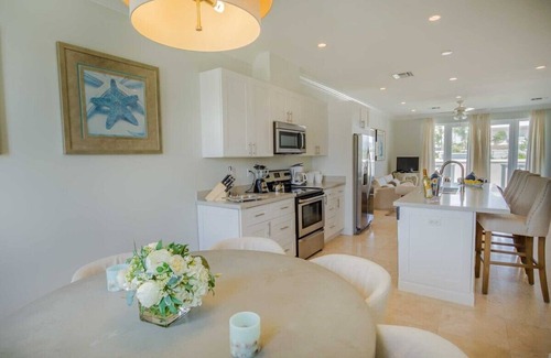 Palm Cay House | One step from the Beach in Paradise