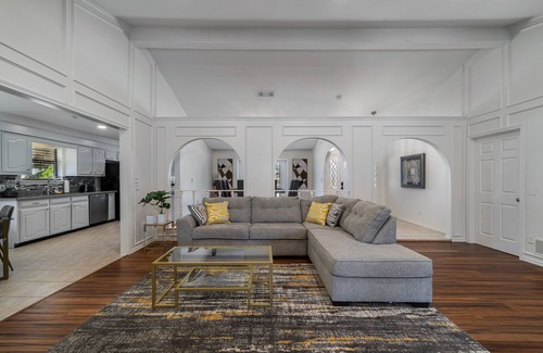 Hunters Glen House | One Story House, King Beds, TV in all bedrooms, Desks, Grill and Pool.