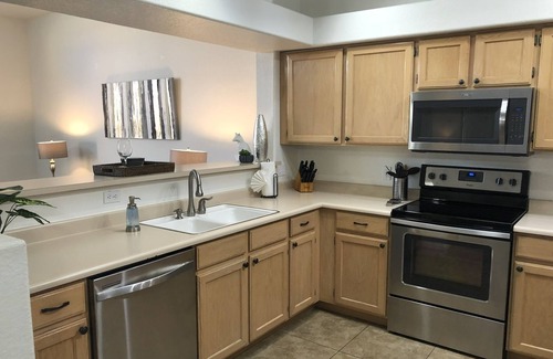 East Mesa House | One Story w/Htd Comm Pool & Spa: GOLF & Trails Nearby, Walk to Dine & Shop, Indoor Shuffleboard