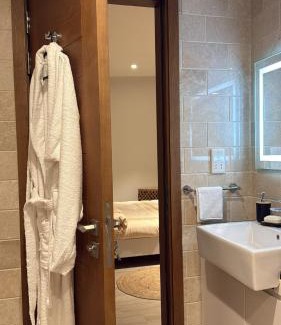 Al Khuwair Apartment | One way flat