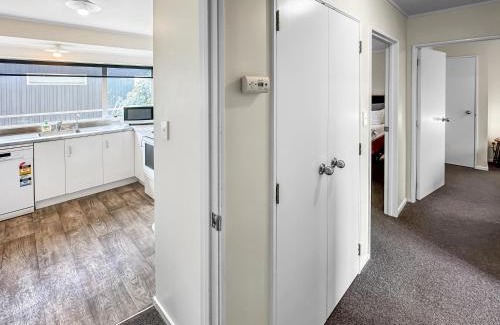 Onehunga House | Onehunga Oasis l 2bed Private Home l Cornwall Park