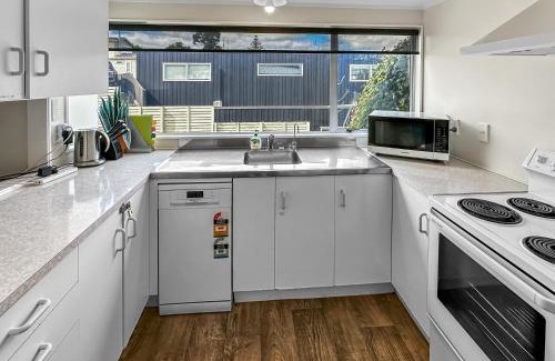 Onehunga House | Onehunga Oasis l 2bed Private Home l Cornwall Park