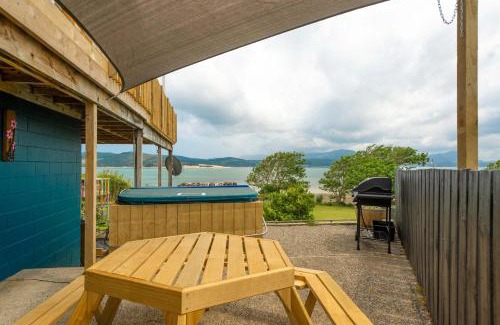 Opononi House | ONEPU MOANA 4-6 Bdr Holiday Home