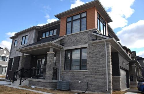 Thorold House | Only 10 Minutes from Niagara, Brock University, Modern 4BR Full House