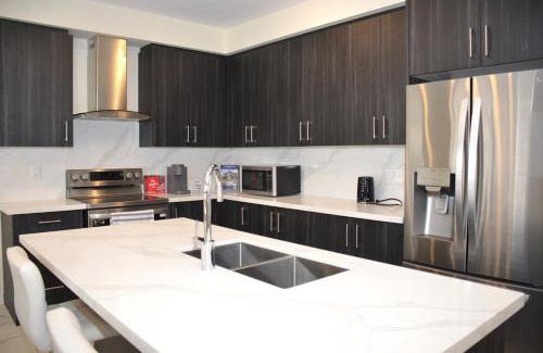 Thorold House | Only 10 Minutes from Niagara, Brock University, Modern 4BR Full House
