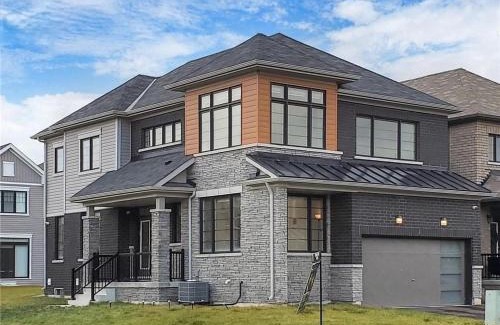 Thorold House | Only 10 Minutes from Niagara, Brock University, Modern 4BR Full House