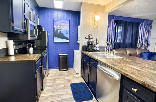Angel Fire Condo | Only 2 Blocks from Resort Base! 2b-2ba-Fully Remodeled ⭐️