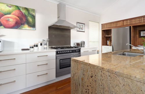 Tin Can Bay House | Only 3 minutes walk to the water!