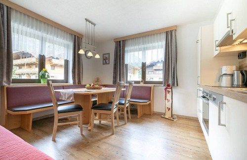 Zell am Ziller Apartment | only a 2-minute walk to the Rosenalm cable car - Zillertal Arena - free WiFi