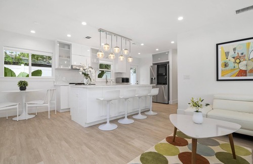 Arlington Park House | ONLY A FEW MINUTES FROM THE #1 BEACH IN THE USA!