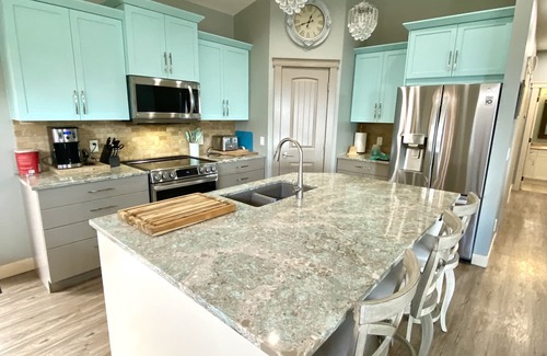 Black Mountain House | Only Minutes From Everything Kelowna Has To Offer! Licensed!