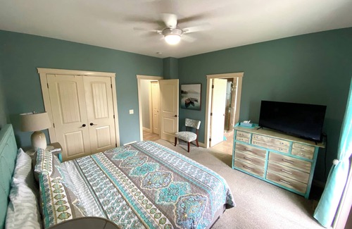 Black Mountain House | Only Minutes From Everything Kelowna Has To Offer! Licensed!