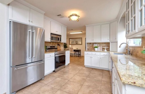 Grapevine House | Only Minutes to Historic Grapevine, Walking Distance to Grapevine Lake