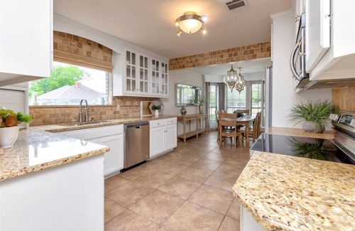 Grapevine House | Only Minutes to Historic Grapevine, Walking Distance to Grapevine Lake