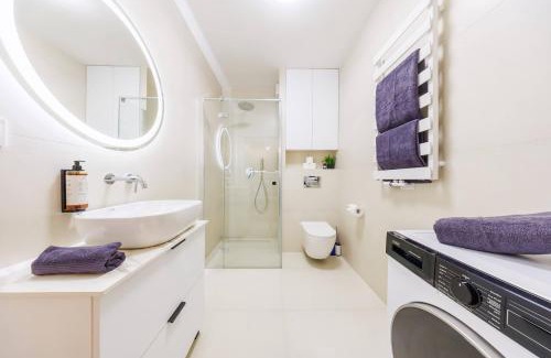 Rzeszow Apartment | Onyx Oasis Residence- City Centre, Parking by StayNest