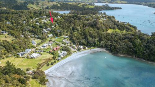 Mahurangi West House | Opahi TreeHouse - Mahurangi West Holiday Home