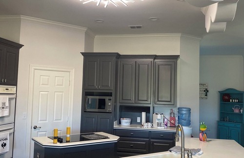Longview House | Open and spacious 3-bedroom home on golf course, WiFi, AC in fantastic Longview