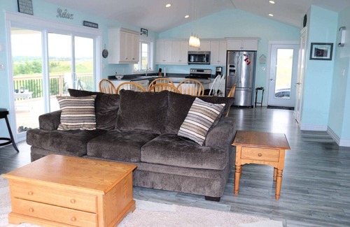 Clinton House | Open Concept 4 Bedroom Cottage Overlooking The Southwest River
