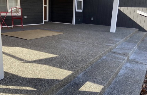 Puyallup House | Open concept with modern kitchen 5 minutes from fairgrounds/downtown Puyallup