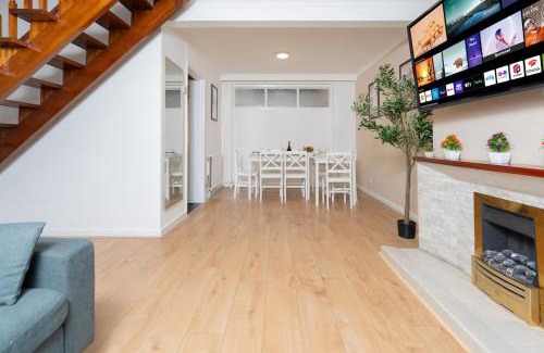 Waterlooville Apartment | Open Mind Property - Hottub, Sleeps10 & Parking